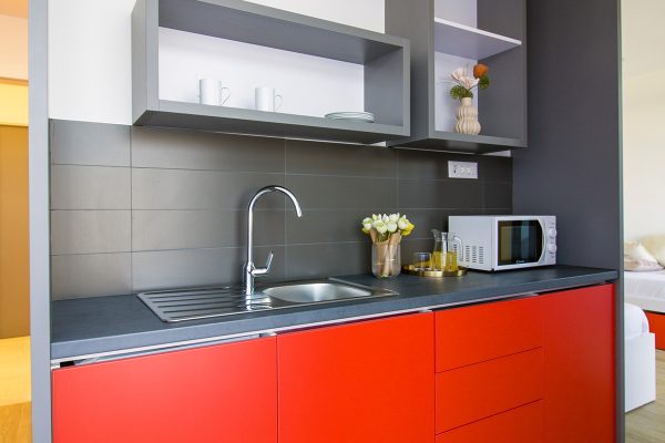 Čajna kuhinja u dvosobnom apartmanu doma za starije osobe